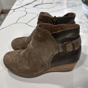 Dansko Shirley Wedge Bootie in Taupe Suade. Size 38. Size 8 in U.S.